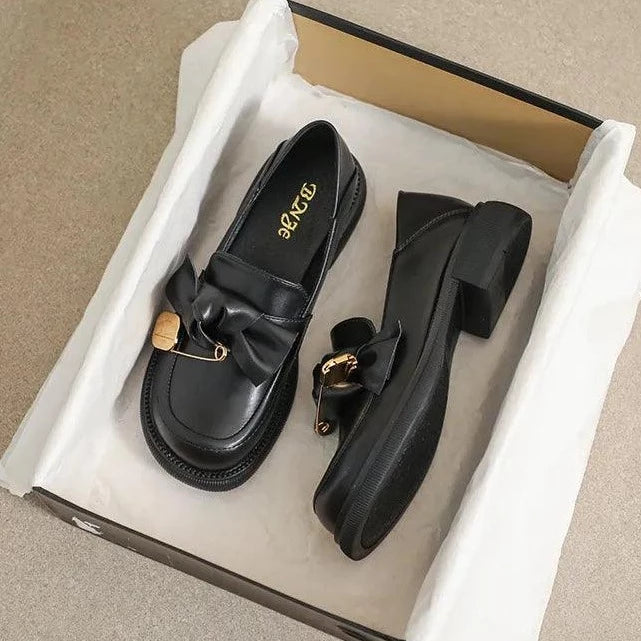 Women's Casual Shoes W600-34: Black Loafers in British Style