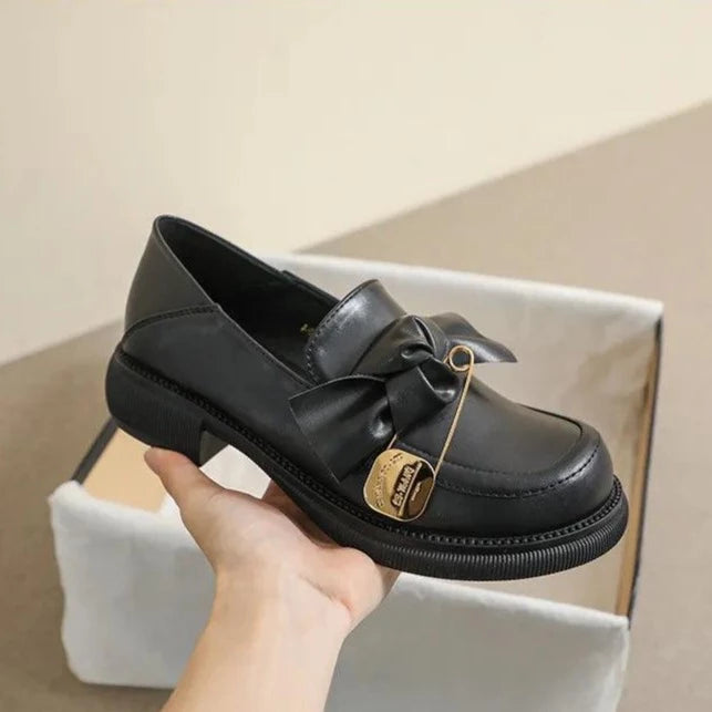 Women's Casual Shoes W600-34: Black Loafers in British Style