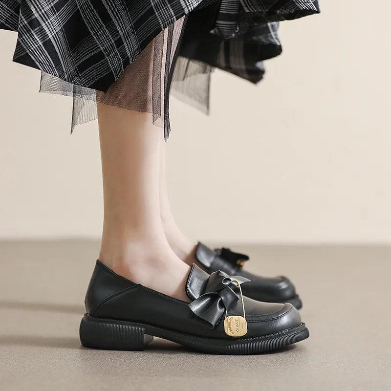 Women's Casual Shoes W600-34: Black Loafers in British Style