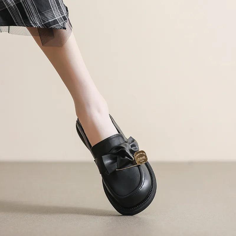 Women's Casual Shoes W600-34: Black Loafers in British Style